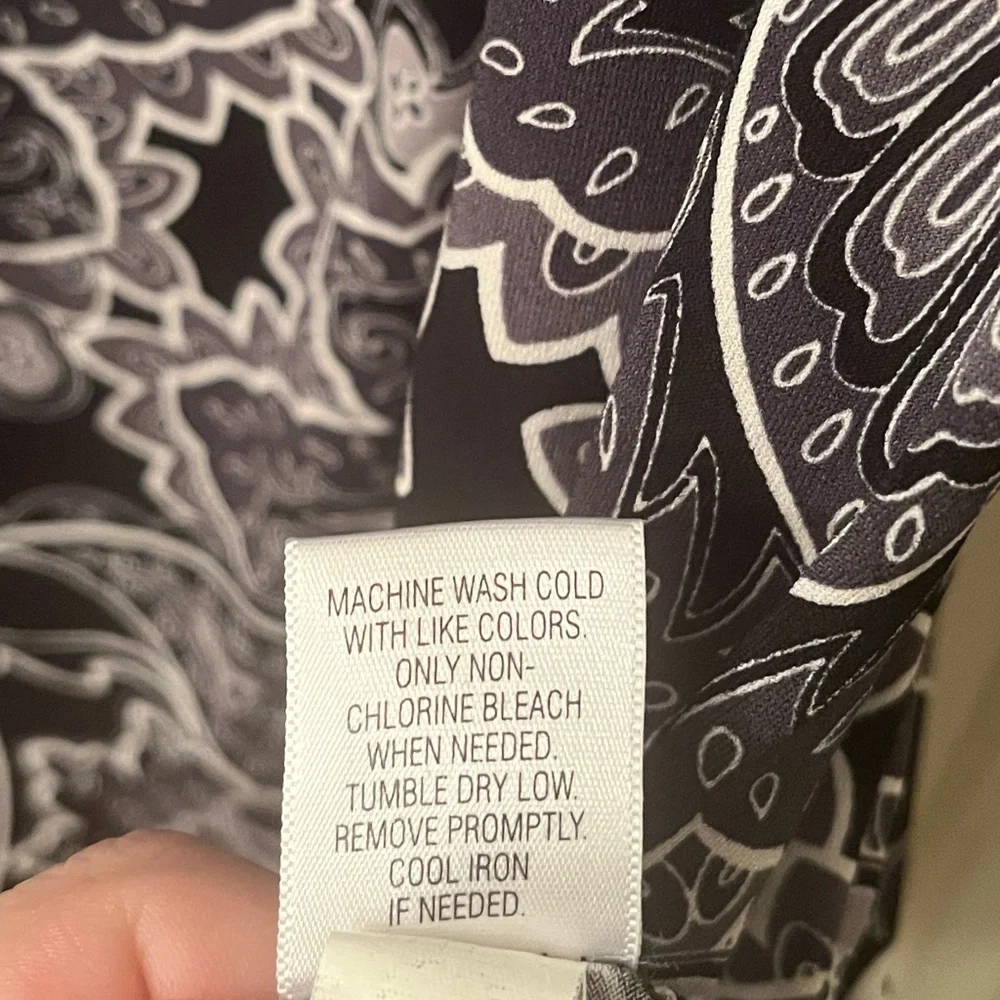 3X Apt. 9 Black and Gray Paisley Patterned Top - Picture 7 of 7